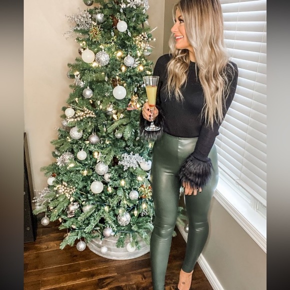 Shein faux fur cuff long sleeve knit top with gold buttons, medium - Picture 6 of 11